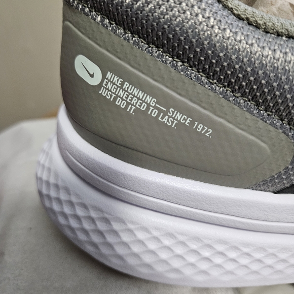 Nike Swift Run 2 Light Army Black Platinum Running Shoes 11.5 US - Picture 12 of 12